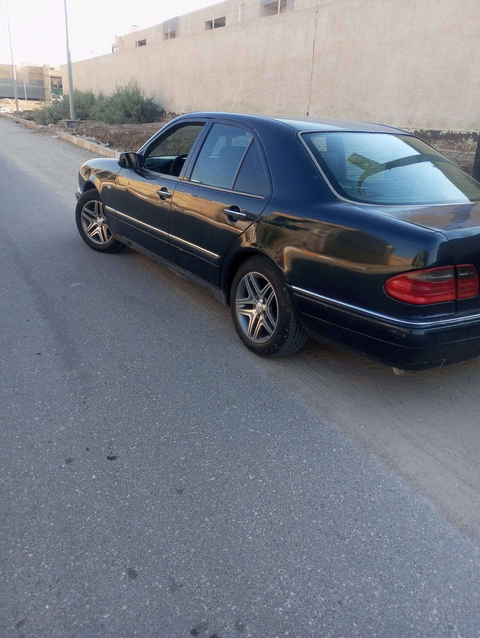 للبيع أو المراوس 🌹
السلام عليكم
مارسدس أم عيون موديل 1996
📍 المكان: الناصرية
📄   رقم بصره مشروع وطني، السيارة باسمي
🔧 مكينة 4 سلندر جديدة، توني شادّها 
⚙️ الكير عوزه كلجات بس انه ابيع كير فلوسه طيح من السعر
تبريد عوزه غاز فقط
🛡️ السيارة مكفولة
🎨  فقط بيها صبغ 
💰 السعر: 75، وبيه مجال
📞 ***********
📱 واتساب موجود
