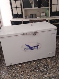ثلاجة • حجم كبير • شبه جديدة