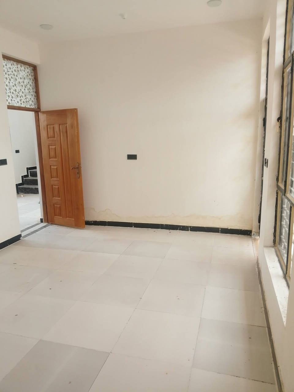 مشتمل للبيع مربع 10في 10 غرفة نوم واحدة مع مطبخ مع استقبال مع هول مع صحيات داخلية وخارجية البناء طابوك الحكيم الواءلي السعر 43 الاتصال على ***********

