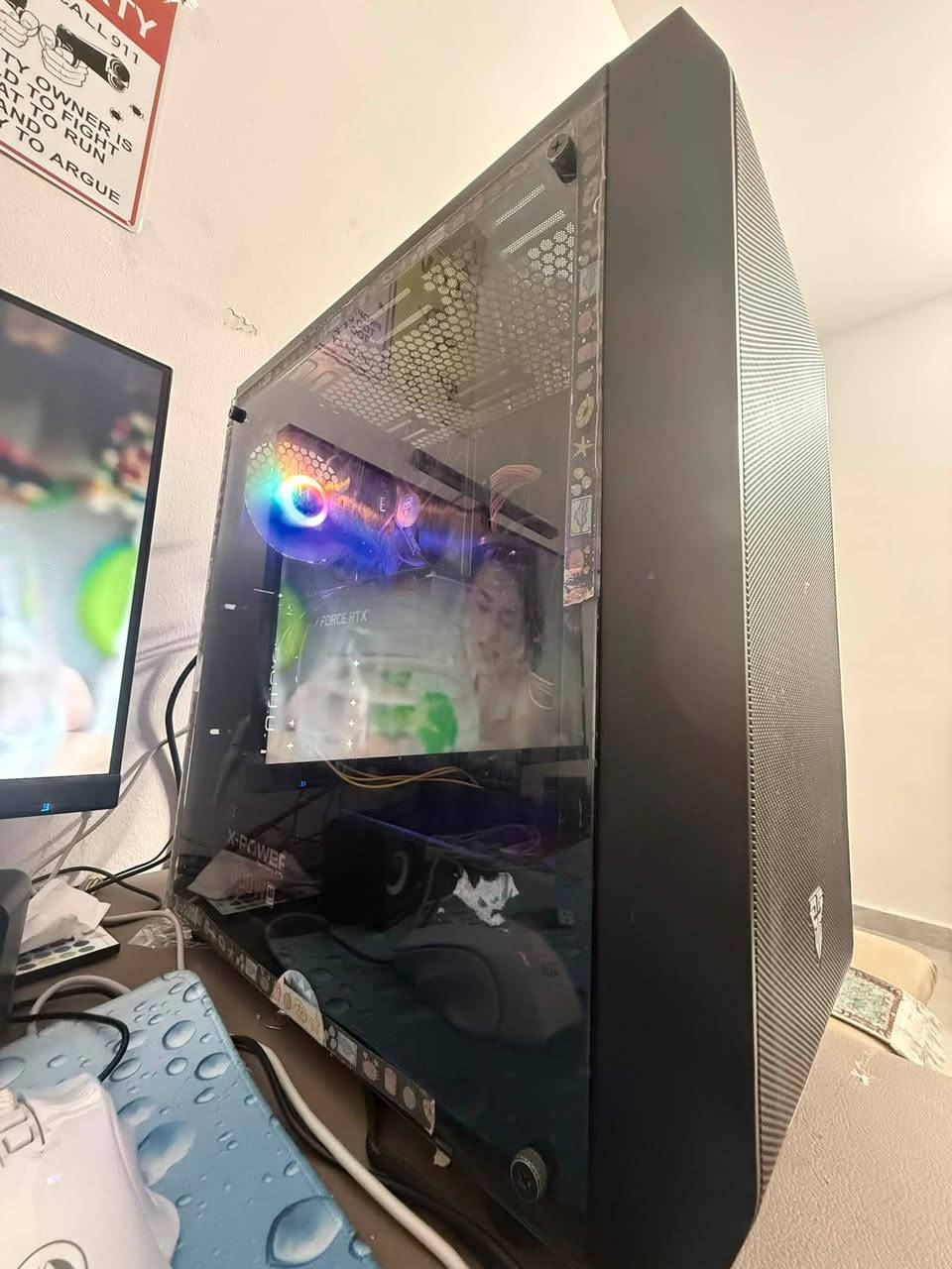 ⸻

🖥️ المواصفات الكاملة
 • المعالج (CPU):
Intel Core i5-11400 (الجيل 11) بسرعة 2.60GHz
 • كرت الشاشة (GPU):
NVIDIA GeForce RTX 3050
حجم الذاكرة: 8GB
 • الرام (RAM):
16GB
 • التخزين:
 • SSD: 128GB (للنظام)
 • HDD: 1TB (للتخزين)
 • المذربورد:
BATTLE-AX B560M-D PRO
 • النظام:
Windows (64-bit)
سعرها ٨٠٠ الف وبيها مجال رقمي ***********

