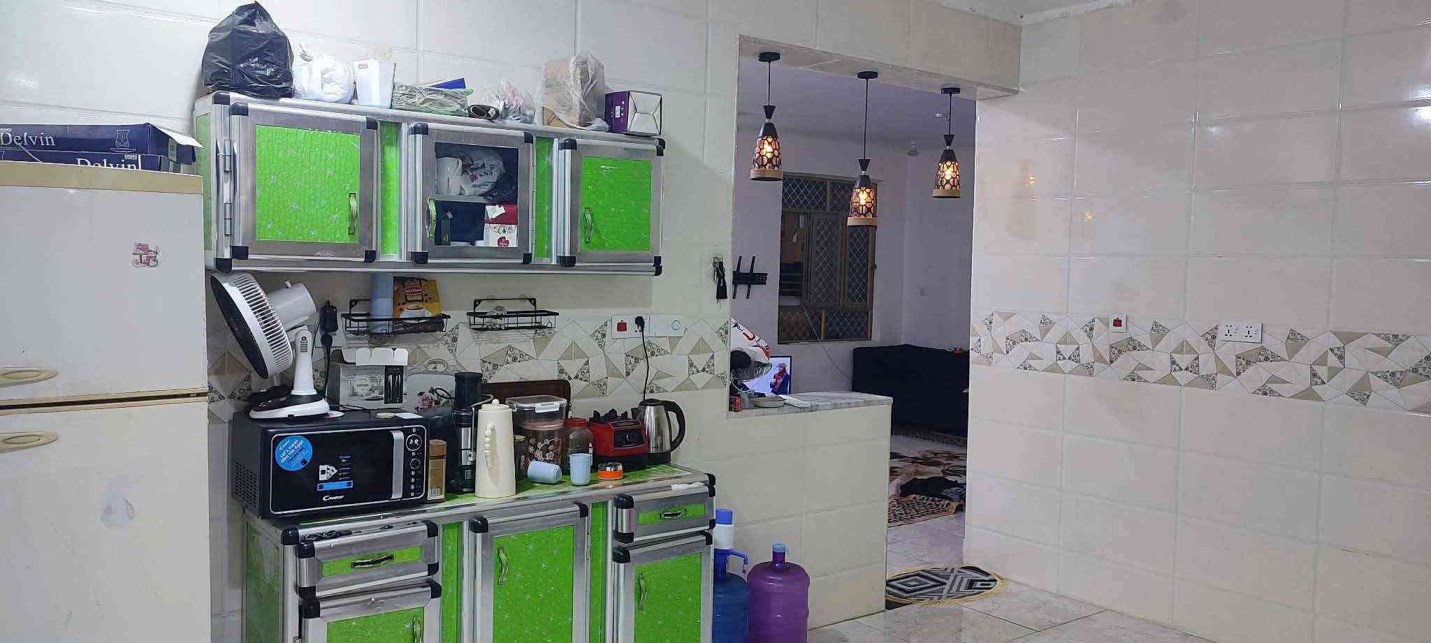 بيت للبيع في حي الحكيم نزلت السكله
مساحه 260 م عالي عن الشارع مرقم بالبلدية
بناءه طابوق السقف صب الارض رفته
يحتوي على غرفتين نوم وصحيات داخليه وخارجيه غربي وشرقي مخزن بالبيتونه مناوره 2
غاز تأسيس بواري مساحه البناء 190 م
والباقي طرمه وحديقه

