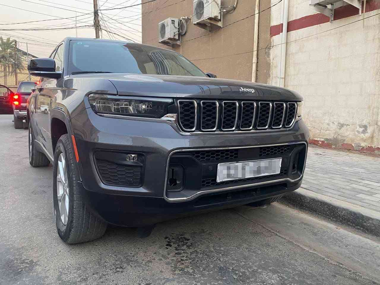 السلام عليكم
 للبيعJEEP Grand Cherokee
الموديل2024
المواصفات
1 limited فول ماعده الفتحه
تدفئه وتبريد بيها
وبل كشنات الاماميه والخلفية والستيرن همين
2 السياره تو ويل
3 ملاحظة اخوان السياره صبغ مابيها فقط خشوم الجاملغ الأيمن والايسر)..
وخشم البنيد الأيمن والايسر فقط)..
4كشنات جلد اسود كهربائية وتحكمات بيها وتدفئه
5جنطه كهربائية تفتح وقفل بلريمونت
6تشغيل عن بعد بيها (حجم المحرك 3600) v6

7 حساسات اماميه وخلفيه
8السبير منازل جديد وعدتها وياها كامله
9صدر امامي خلفي جديد بشكل عام 
10تخم تاير جديد
11شاشه بيها همين
13ممشه السياره 46 mile
 14 السعر 285 وبيها مجال 
15الرقم ***********
متواجد خاص
