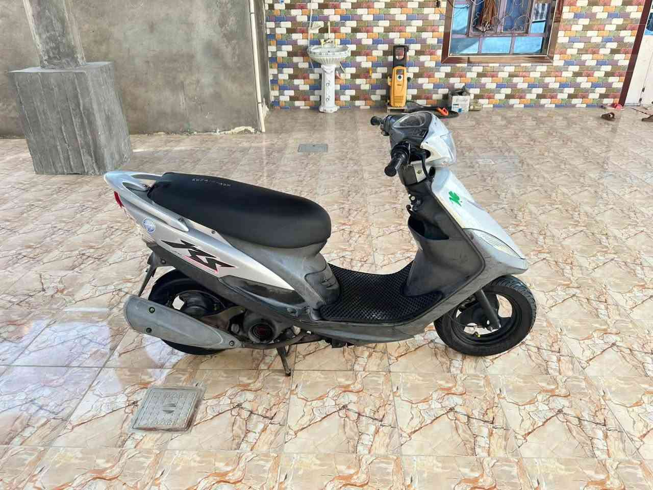 السلام عليكم للبيع ماكس عدله حاويه بوشه بلاد 49عله وضع شركه مامفتوحه مختمه من الطول للطول ويه المكينه برغي مامفتوح بيه كهربائيات كله شغاله وبلاديه تايرات جدد دراجه جديده كلش مال حاويه مامتعوبه
***********
البصره قضاء المدينه
