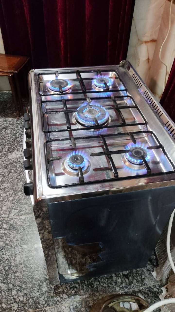 السلام عليكم طباخ مصري يونفرسل اخو جديد كله شغال كهربا شغاله جدحه كلوب شوايه نار تخبل فران ما مستخدمه السعر 220 العنوان بابل مركز ***********
