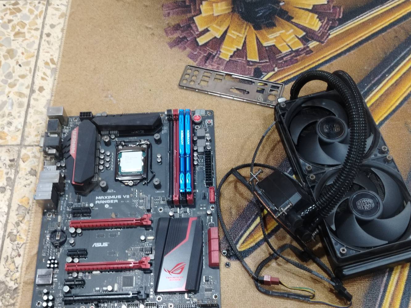 انتل i5 4690k • رام16 • مبرد مائي