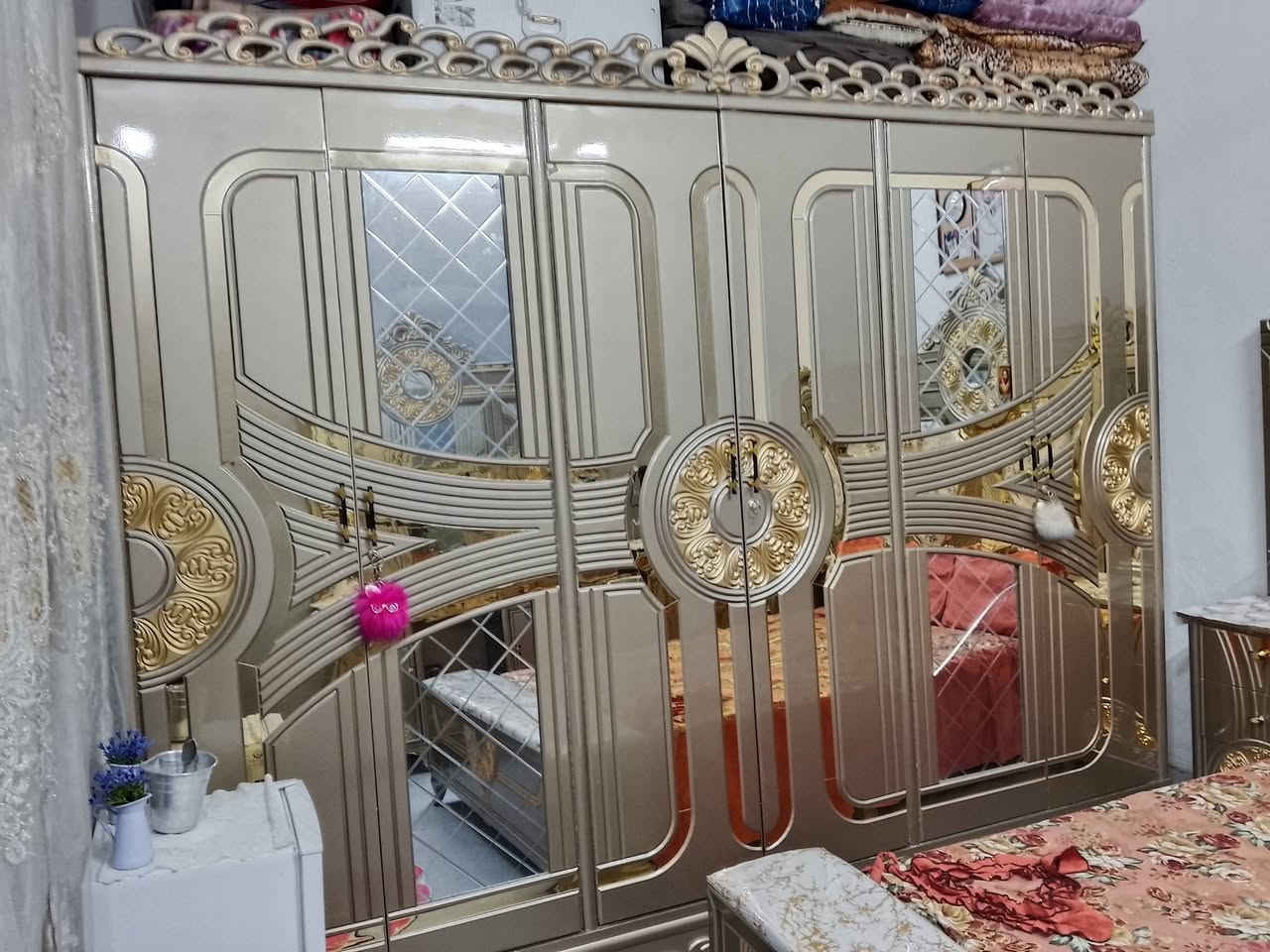 غرفه نوم البيع خشاب عراقي تصميم تركي نظافه ١٠٠ استفسار ***********
