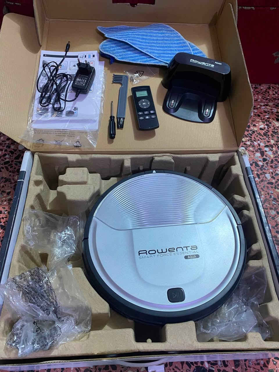 🧹🤖 مكنسة روبوتية ذكية Rowenta Smart Force Essential Aqua 🇪🇸

✨ تنظيف ذكي 2 في 1 — كنس الغبار + مسح الأرضيات بالماء، لتوفير الوقت والجهد!

🔹 الماركة: Rowenta
🔹 الموديل: Smart Force Essential Aqua
🔹 المنشأ: إسبانيا 🇪🇸
🔹 الحالة: جديدة ونظافة 98% ✨
🔹 التنظيف: كنس + مسح رطب 💧
🔹 الملاحة: مستشعرات للأشعة تحت الحمراء والعوائق والسقوط، لتجنب الدرج والعوائق أثناء العمل. (rowenta.es⁠￼)
🔹 الشحن: تعود تلقائياً إلى قاعدة الشحن عند الحاجة 🔋

♦️ البطارية: بدون بطارية 

♦️نظام البيع فحم 

🛠️ ملاحظة مهمة:
يمكن شراء  البطارية أو تجميع بطارية بديلة لدى محلات صيانة الروبوتات في الكرادة أو محلات الإلكترونيات المتخصصة في الباب الشرقي..

💰 السعر: 50 الف دينار عراقي فقط! 🔥

💎 سعر مميز جداً مقارنة بسعر المنتج الذي ذكره البائع والبالغ 1,000$.

📱 للطلب والاستفسار:
*********** ☎️
واتساب متوفر 📲

🚚 خدمة توصيل إلى جميع المحافظات العراقية 🇮🇶

#Rowenta #SmartForce #EssentialAqua #مكنسة_روبوتية #مكنسة_ذكية #مكنسة_روينتا #مكنسة_روبوت #كنس_ومسح #أجهزة_منزلية #منتجات_أوروبية  #عروض #خصم   #بصرة #المنصور  
 #نجف #موصل #کركوك #کربلاء #نينوى  #متابعين  #اربيل #السليمانية #العراق #بغداد #متابعة #متابعه  #عروض #الجميع #الكل #اكسبلور
