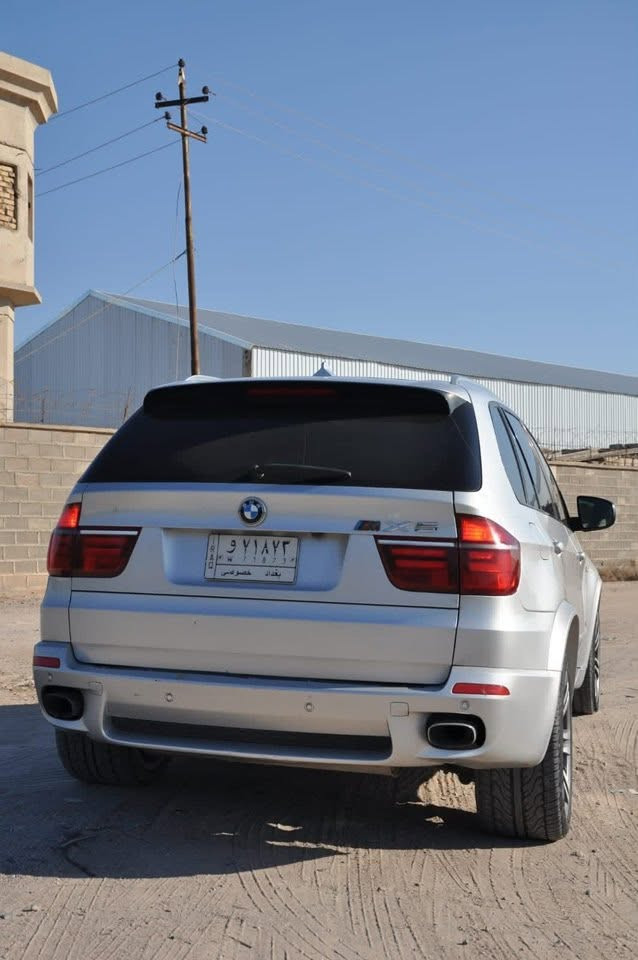 سلام عليكم 
للبيع او المرواس حسب القناعه 
موديل 2012 bmw x5  سبعه راكب
محرك n55 سته سلندر توربو كير ٨ نمره 
فول مواصفات 
حساسات امامي خلفي كامرات 360
كشنات الامامي تدفئه 
فتحه سقف بنوراما 
لايتات زنون داينمك 
بصمه 
جنطه كهرباء 
دبلات الخلفيه جوب 
حادث دعاميه اماميه فقط 
سعر 120 و بيه مجال مكان بغداد 
*********** موجود واتساب
