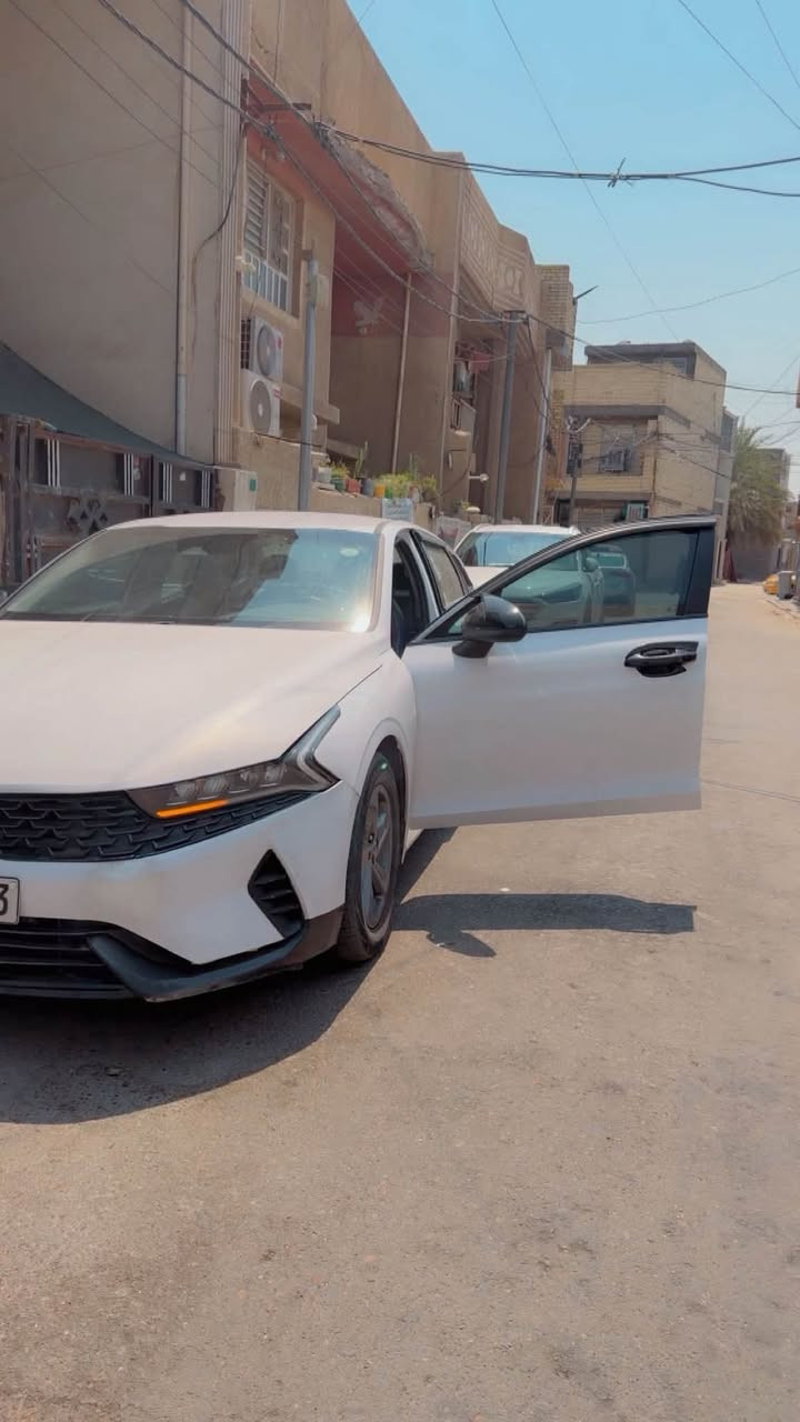 السلام عليكم 
K5
مديل 22 أمريكي محرك 1600 تيربو جي تي موصفات معروفه بدون بنوراما 
حادثها كلش بسيط بدون تبديل فقط نص البنيد مصبوغ نفسه محرك كير كفاله الحادث والسونار بل منشور 
رقم أربيل تحويل مباشر مكاني بغداد الحريه 
السعر 153
***********
