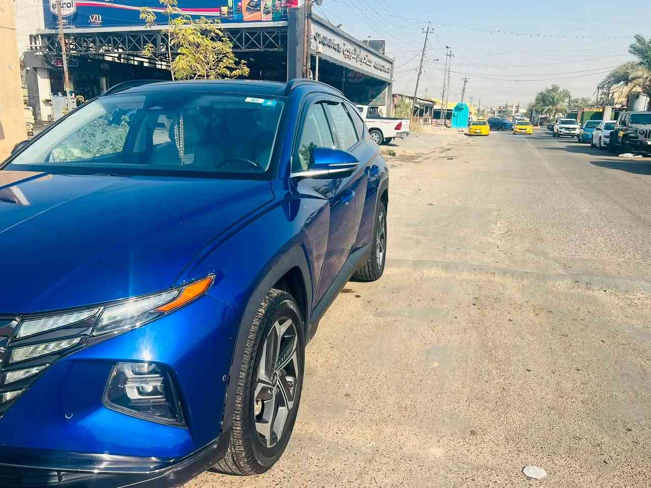 يا الله إسلام عليكم سيارة توسان موديل 2024 فول مواصفات لمتد تبريد كشن امامي وخلفي  حساسات 5كامرات بني رامه جنطة كهربائي السيارة ماشيه 21 ألف وارد أمريكي صور الحادث مرفق مع الصور بصمه السياره تشغيل عن بعد رقم السيارة بغداد السيارة باسمي رقم الدولي الجديد مكان السياره حي اور سعر 185 وبيهه مجال قليل الاستفسار  الاتصال على رقم الهاتف (***********)
