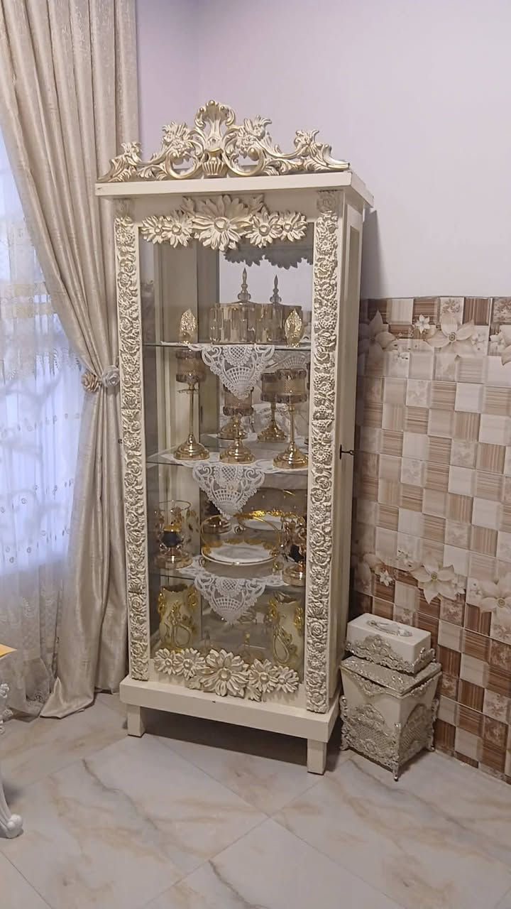 فاترينه مال بلول السعر 80الف وميز هو وكراسي 75الف و3طبلات 30الف والاستفسار الإتصال على هذا الرقم👇
***********
