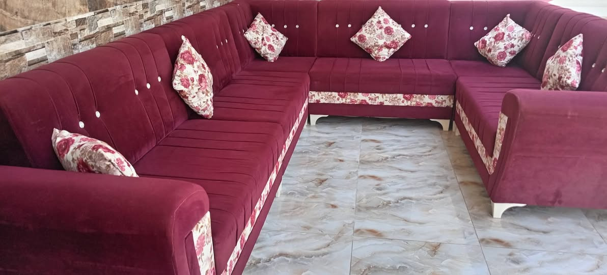 ديوان لون ماروني لونه يخبل وبسعر مناسب زاويتين وخشب عراقي ثقيل ***********
