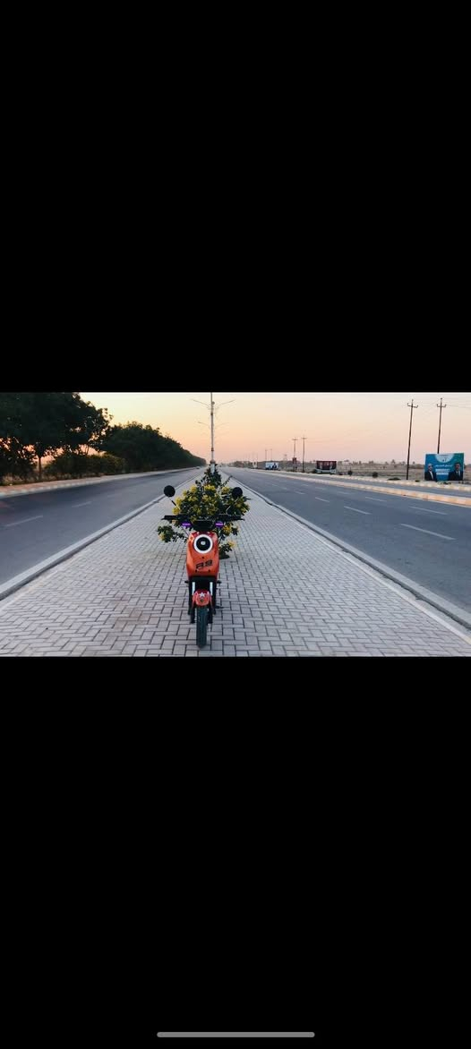 بسم الله الرحمن الرحيم:
دراجه شحن من نوع :R9
للبيع 
المواصفات :
بطاريات نضافه جيده جدا 85٪
دبل اشاره 
شاشه دجتل 
نظام الرجوع إلى الخلف 
سرعه 75 حقيقي
لايت زنون عالي وناصي 
ابريك أمام وخلف وبريك خلفي شاده جديد 
جاملغ خلفي جديد 
يتحمل وزن 180 كيلو 
جاملغ أمامي بي ضرر كلش بسيط 
سكليتر جديد 
تجي وياها شاحنه ولي جديده 
دبلات غاز شادهن جديد 
دراجه تجي 3 الوان كما موضح في الصوره 
ملف بقوه 1200 واط قوي جدا 
شركه ولي 
موديل 2025 
رقمي ***********
اتصل وادلل عليه
