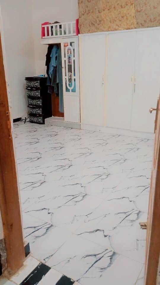 بيت مساحه380متر بحي الحكيم بشارع ضافر زرزور قرب المدرسه غرفتين وهول ومطبخ وستقبال البناء بلوك ولاساس طابوك البيتونه طابوك 
بيت مرتب بلعافيه علياخذه السعر 45 بيه مجال مسجل بلديه 
الستفسار
