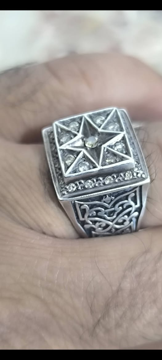 محبس يماني على شكل وزه مع ماس مع حجر عدد2 للبيع الاتصال ع رقم ***********
