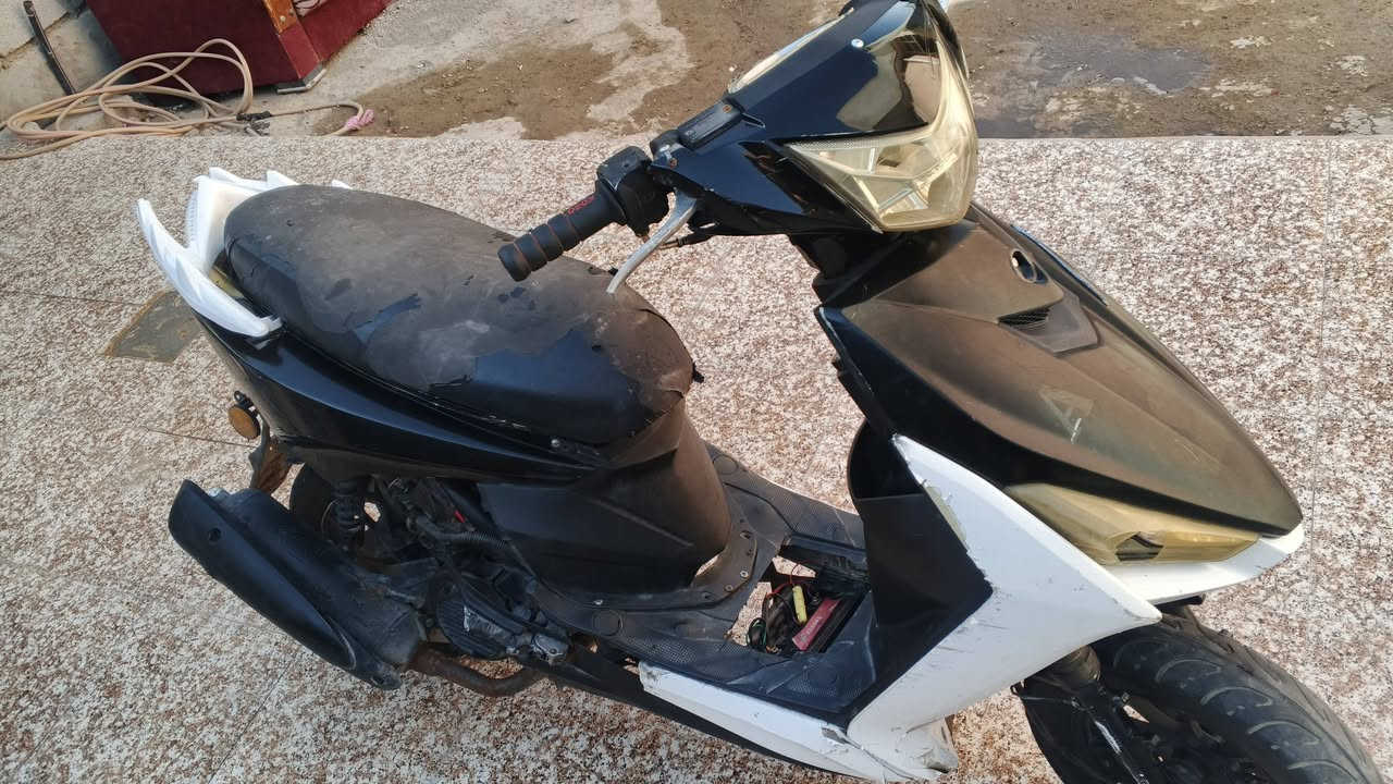 ى سلام عليكم دراجه fs للبيع نضيفه ومحرك قوي كفرات الوره واحد مكسور السعر 250 المكان ديالى بعقوبه رقم ***********
