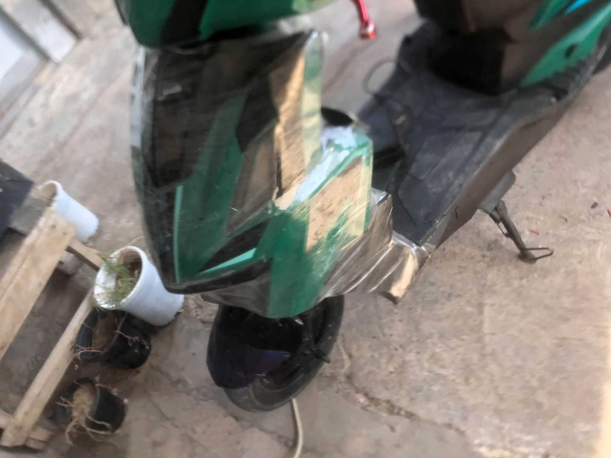 سلام عليكم موطور شحن للبيع نضافه فول بطاريات ١١ونص و ثنين ١٠ونص ست بطاريات. موطور نضيف بي نضام بك سعره ٥٥٠وبي مجال مكاني الرمادي الصوفيه قرب كليه المعارف رقم التلفون ***********
