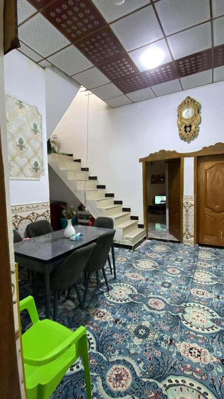 بيت بالبهادريه زراعي 200م  بناء  حديث يتكون من غرفتين وصاله واستقبال وصحيات داخليه و خارجيه مع كاونتر تركي مصمم بالمطبخ كامل وسخان والماطور والمراوح وتانكيات الاستفسار رقم : *********** ابو الخصيب, البصرة
