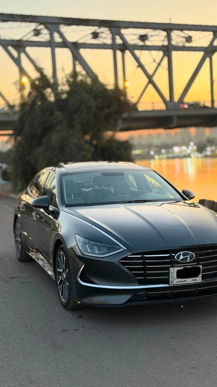 السلام عليكم سوناتا وارد خليجي 2022
السياره ماشي 97000kM - مكينه 2500 mpi

والسياره تحويل مباشر

مكاني بغداد والسعر 173 بيها مجال

المواصفات:

-دخول ذكي وترحيب في السائق عند اقتراب من السياره وتشغيل عن بعد

-صندوق ذكي عند اقتراب من السياره

-بك لايت LED . امامي ايضا LED + اضائه داخليه LED

-المري كهرباء شفط واشاير في المري

-ويل سبورت

-كامره خلفيه وكامره اسفل سياره عند الرجوع

-فتحه سقف بانوراما كهربائيه بل كامل 

-كشنات مخمل لون اوف وايت

-كشن سائق كهربائي 

-سايد بريك كهربائي

-اوتو هولد و حساسات اماميه وخلفيه

-شاشه لمس تدعم كار بلي واندرويد اوتو  

-شحن واير ليس 

-تحكمات استيرن

-كروز سرعه وشفتات ستيرن

-درايف مود 5 وضعيات ال ECO و SMART و CUSTOM و COMFORT و SPORT 

-قطعتين تبريد خلفيه

- سائر خلفيه في النوافذ حاجبه للشمش

بيها نص قطعه صبغ باب سايق وكم ملاحظه بسيطه بارد بل تكمه والبنيد  وكير ومكينه كفولات 

للاستفسار *********** موجود واتساب هم
