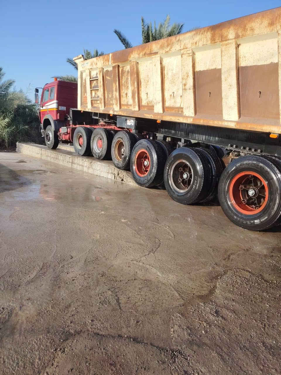 السلام عليكم سياره للبيع موديل 91 مكينه 35 كير 16 برميل مجموعه جيف رقم انكليزي بسمي 3 لوحات 
***********
