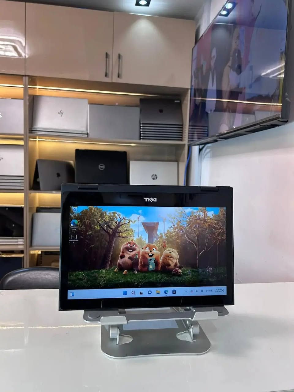 Dell 3390 • i5 جيل ٨ • شاشة لمس