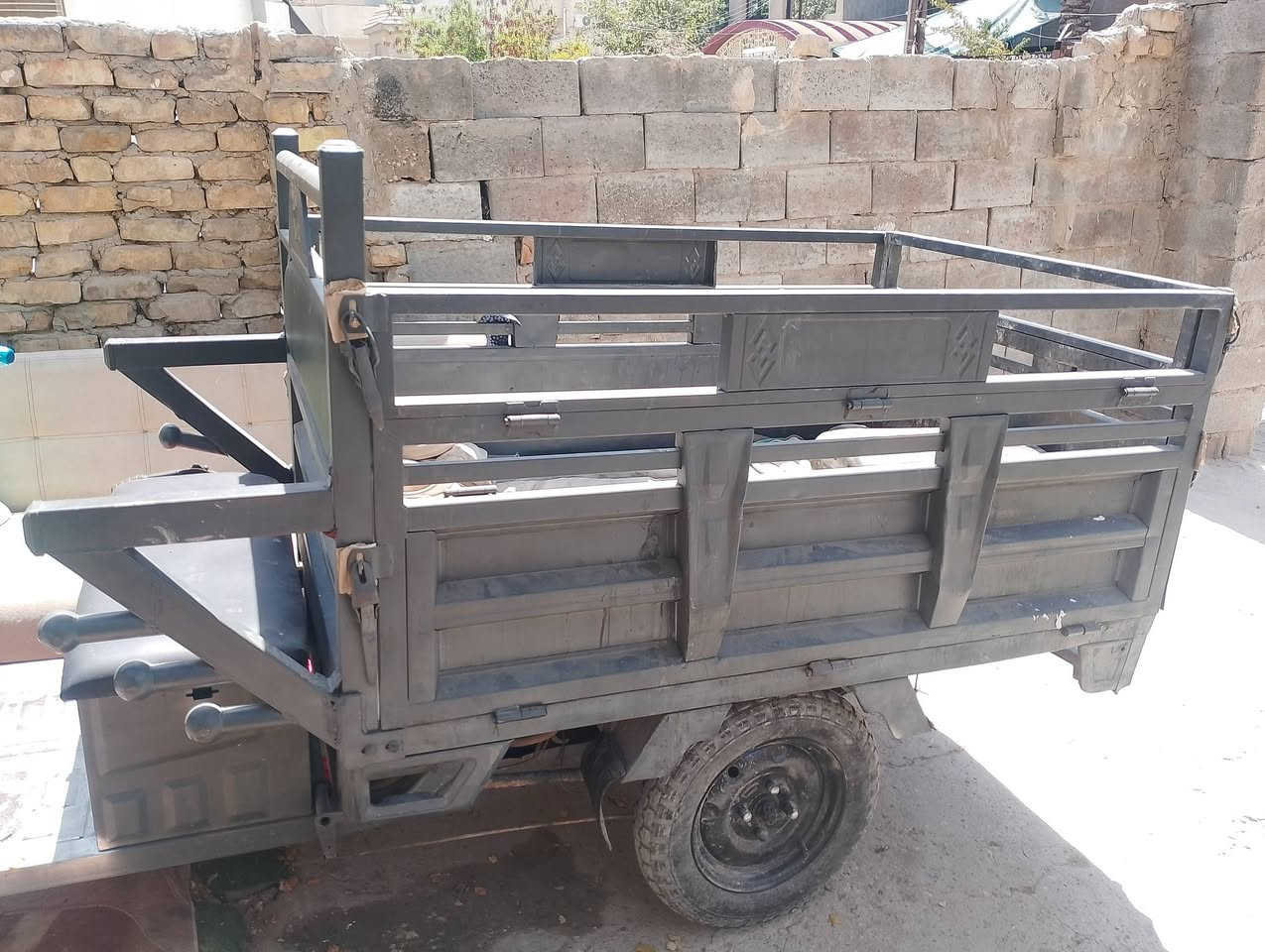 السلام عليكم ستوته شحن نضيفه بطارياته 6 خير من الله نضيفات تخم تاير جديد ستوته حلوه ونضيفه كهربائيات شغاله مكاني بغداد المنصور للاستفسار خاص او واتساب ***********
