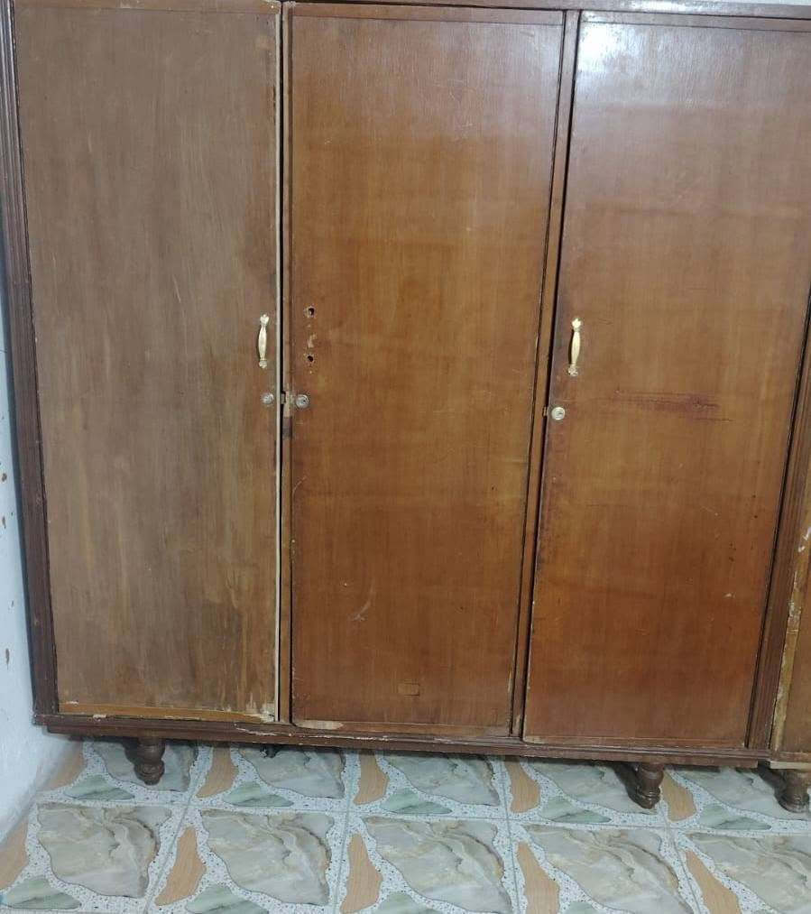 سلام عليكم بيع غراض شلع مكاني بغداد الحريه تواصل واتساب ***********
