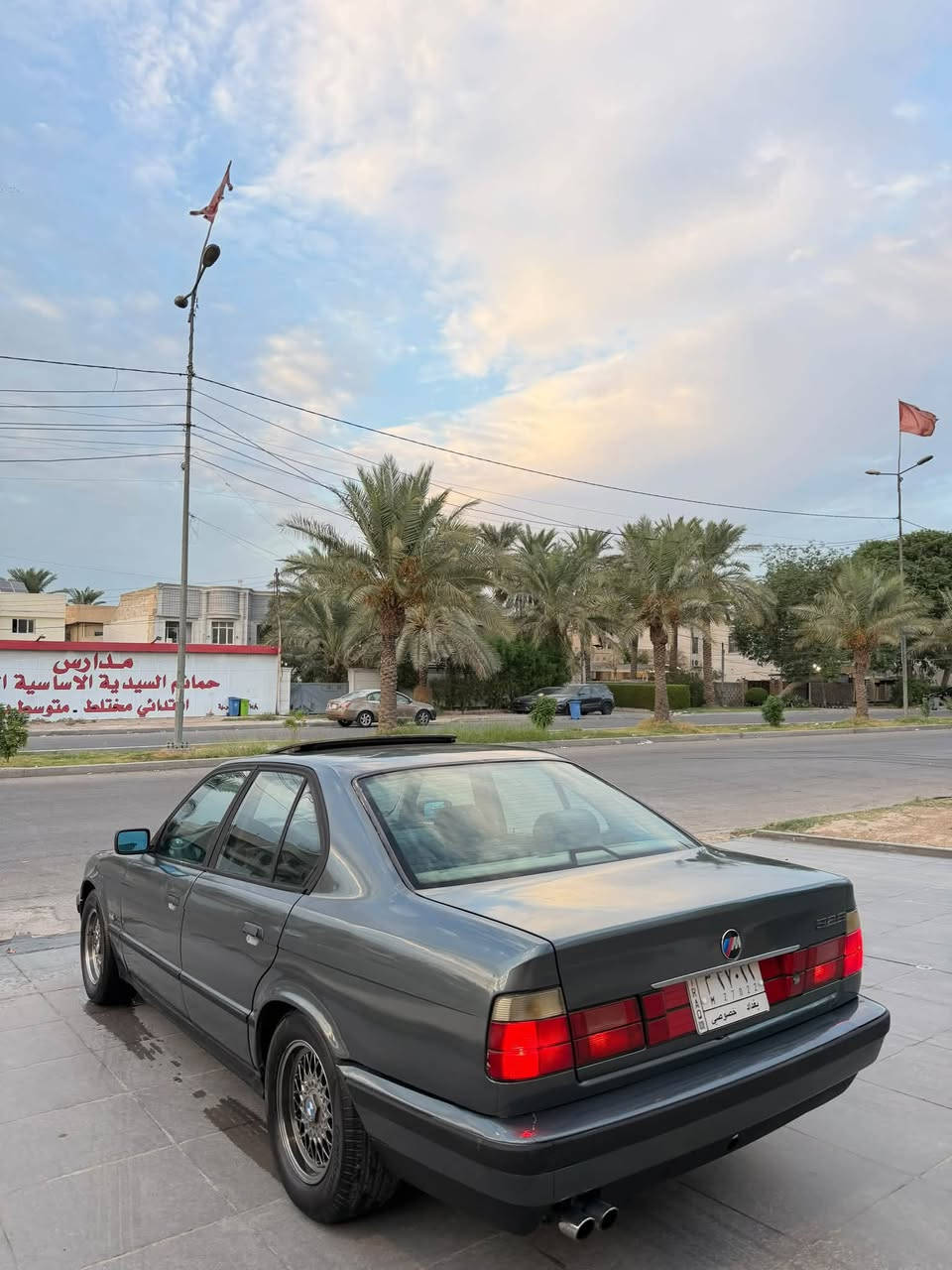 525 اصل مفتوح 
موديل 1991اصل 
فول فتحه 
سياره جاهزه وجديده ومابيه اي نقص 
تبريد شغال 
معمره جديد فقط مكفوله من ضربه 
مكان سياره بغداد سيديه 
سعر 59 قفل 
***********
