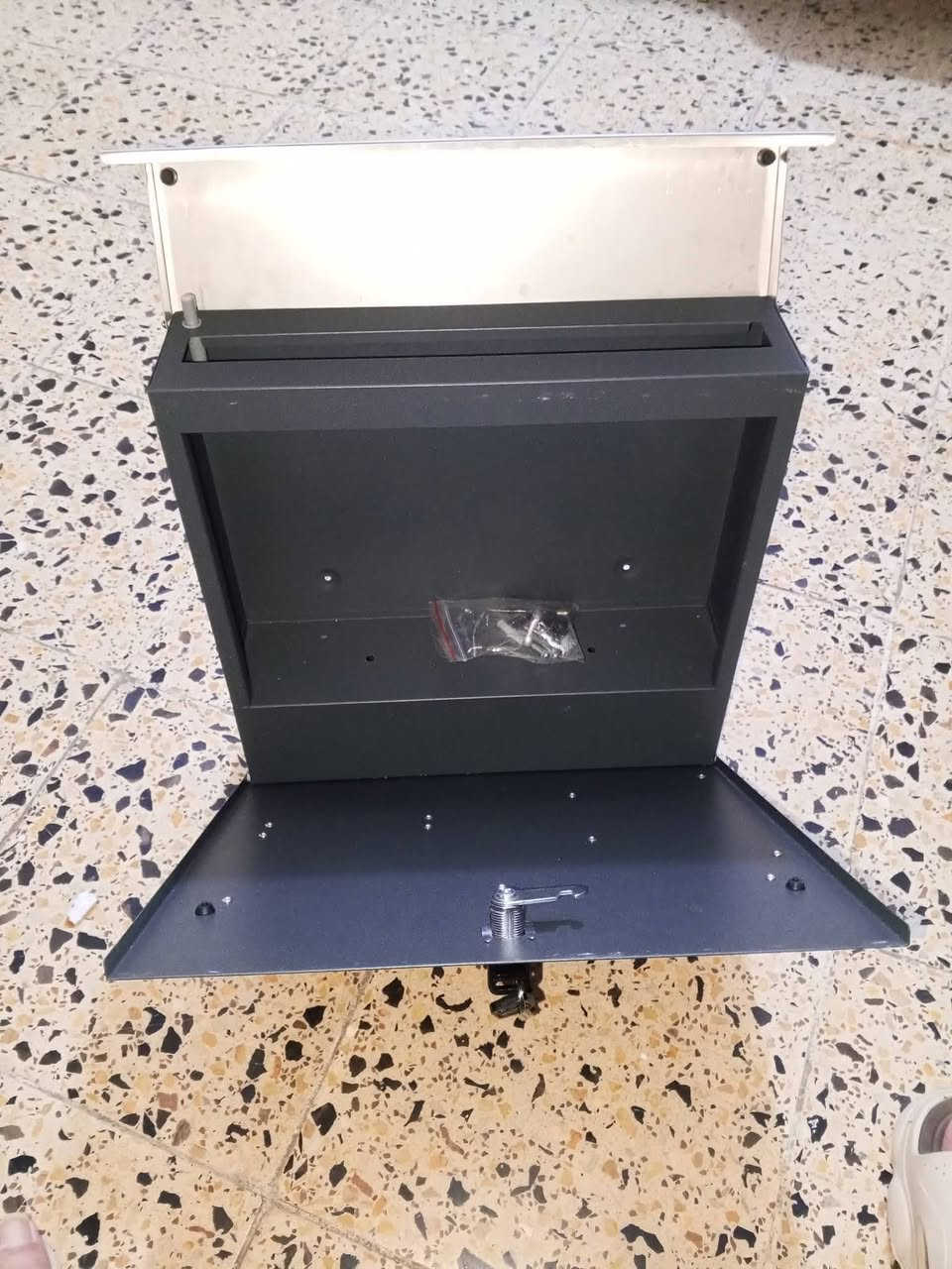 صندوق فولاذي • ثقيل