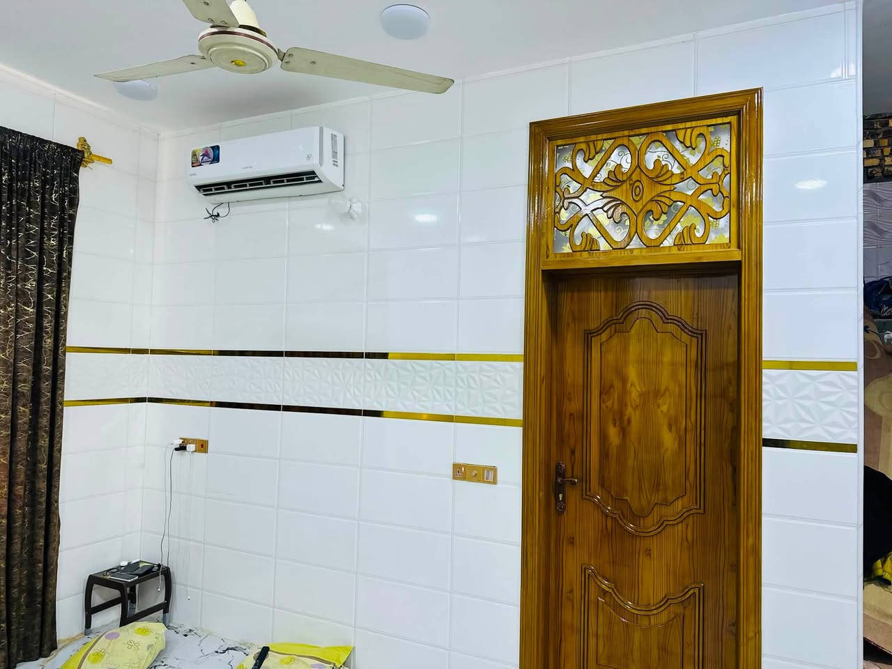 بيت مساحة 140م طابو صرف طابقين
يحتوي على ثلاث غرف نوم صالة مطبخ حار وبارد مجمع صحيات 
البيت بناء حديث صب كونكريت طابوك البيت نظافة فول 
الخدمات كافه متوفرة 
المووقع طويريج/ حي الطنبي قرب شط الهندية مجاور العفجي  
السعر 125 مليون 
للاستفسار ***********
