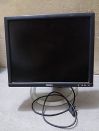 شاشة حاسبة DELL تعمل بصورة جيدة بغداد / 07705348174