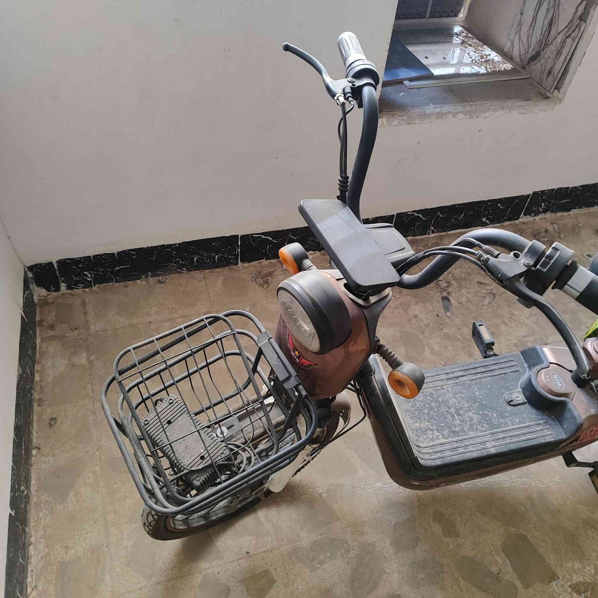 للبيع ب ٢٠٠ يحتاجلة بطاريات
*********** واتساب

