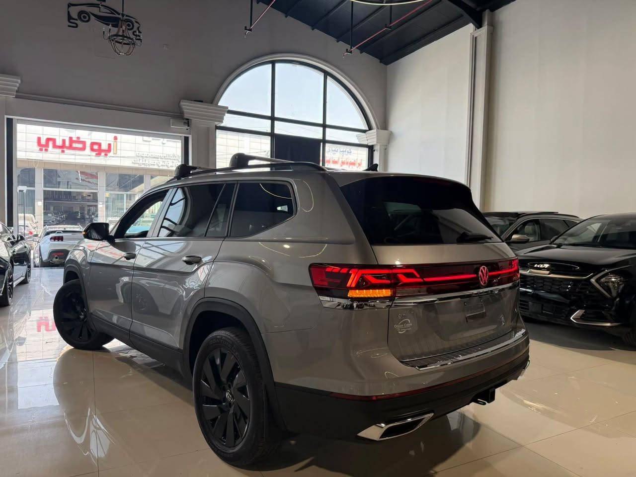 للبيع 
Volkswagen Atlas SE-TECHNOLOGY 2025
وارد أمريكي 🇺🇲
رقم الشاصي مُرفق ✅️:
1V2WR2CA3SC553077

محرك 4 سلندر 2.0L توربو 

مواصفات SE تكنولوجي فولل :
كشنات جلد + تدفئة + تبريد + كشن السائق كهرباء 
حساسات أمامية + خلفية
شاشة تدعم Apple CarPlay + Android Auto لاسلكي 
شاحن لاسلكي 
تبريد 3 قطع 
مرايات جانبية شفط + عليها نقاط عمياء
تشغيل عن بعد 

ماشية 4.750mi فقط ✅️

مكان السيارة أربيل شارع معمل البيبسي 

للإستفسار 
*********** إتصال أو واتساب
