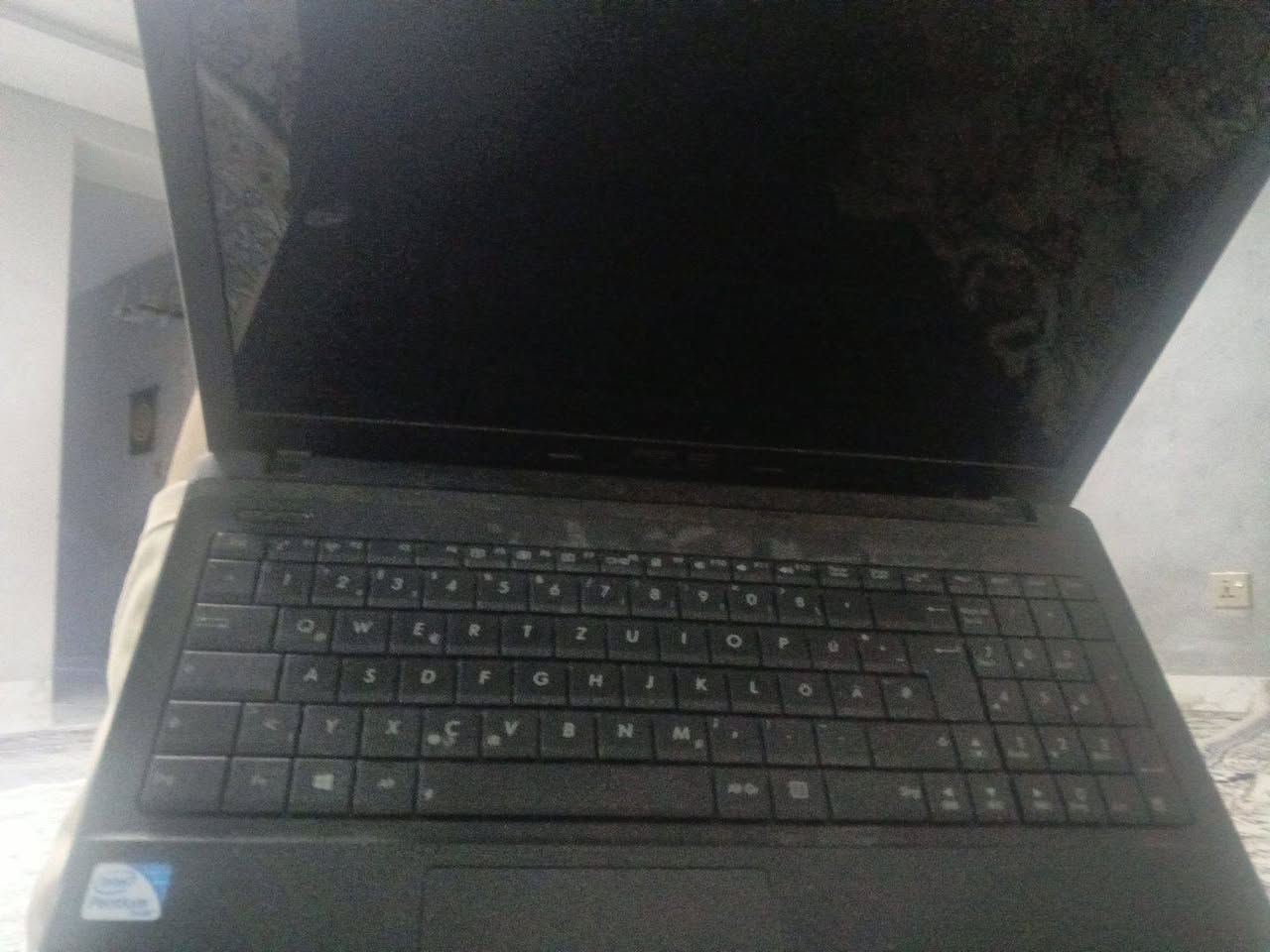 السلام عليكم لابتوب للبيع
***********

💻 الشركة
ASUS
📌 السلسلة
  X551MA
🖥️ الشاشة
15.6 بوصة
الدقة
1366×768 HD
⚙️ المعالج
Intel Celeron،    / N2830
🧠 الرام
 4GB DDR3
💾 التخزين
 500GB HDD
🎮 كرت الشاشة
Intel HD Graphics مدمج
العيب فقط بطارية يحتاج تبديل 
السعر 100 الف قفل
