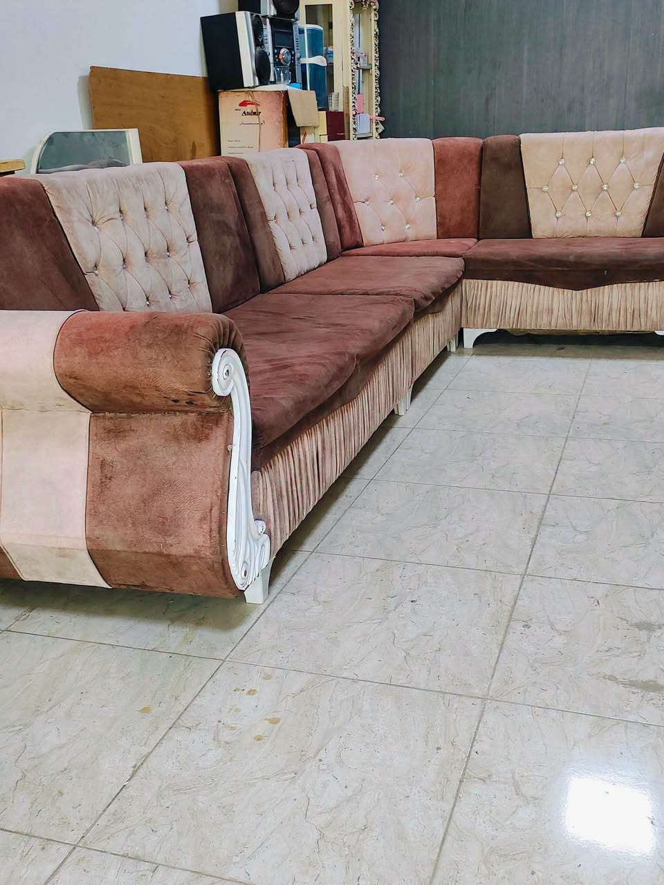 السلام عليكم ديوان 5 امتار للبيع  بسعر مناسب جدآ 50   مكاني كركوك حي النداء  اتصال على الرقم ***********
