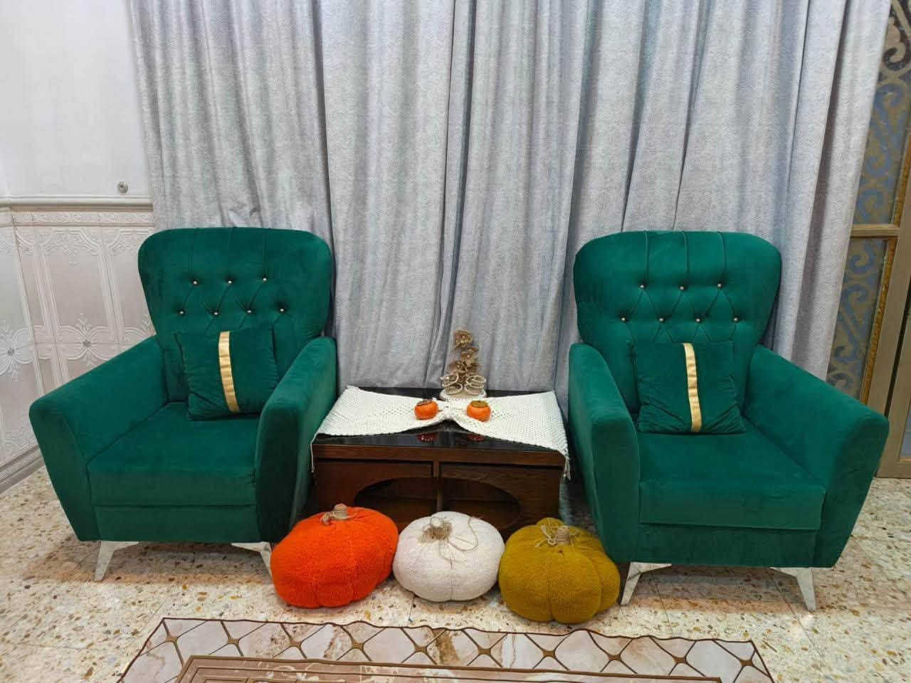 للبيع • كرسي