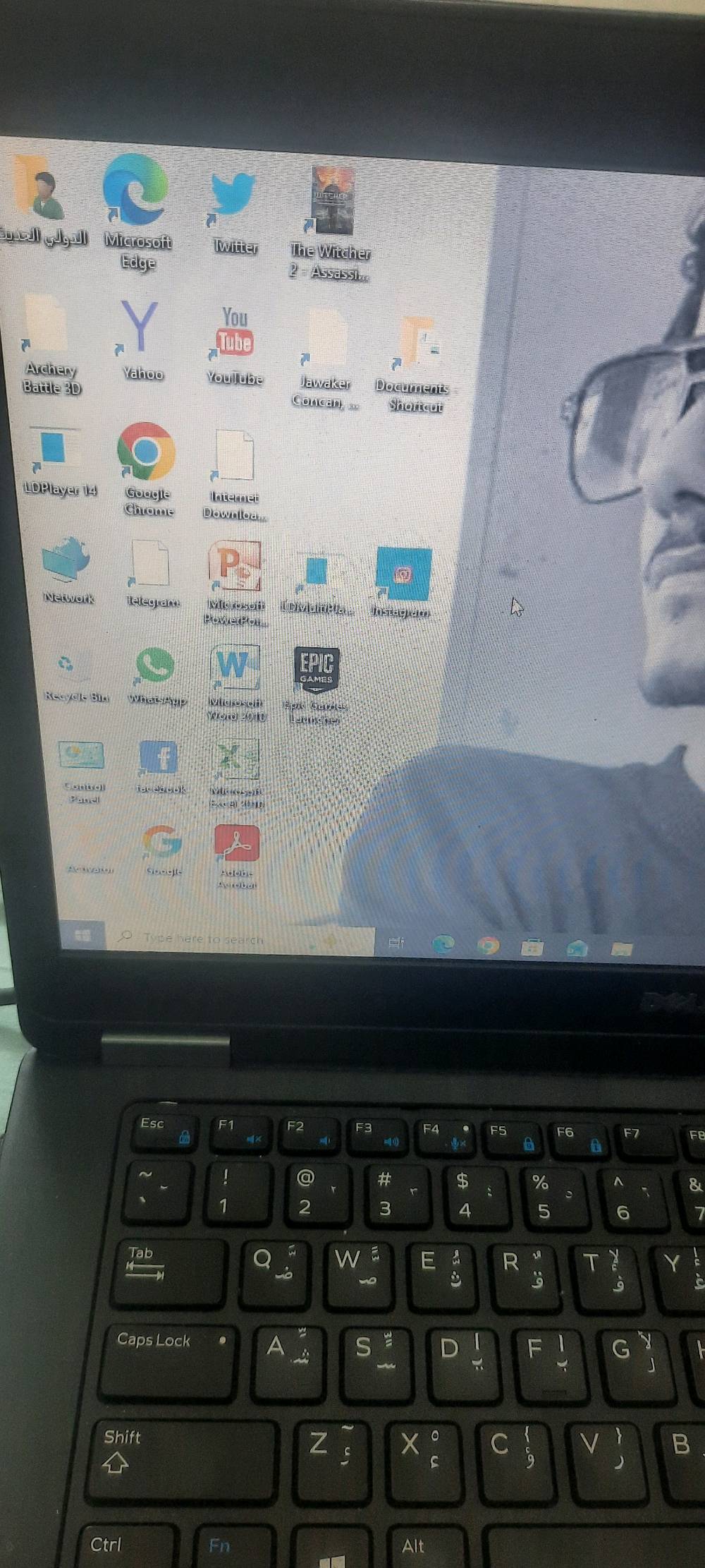 ديل انتل5 جيل ال٦ شاشة 2G مو مدمج  ذاكره ٢٦٥ وندوز 10 نضيف السعرر ٢٦٠ هوه يسوه اكثر بس مستعجل عل بيعته 
تواصل واتساب ***********
