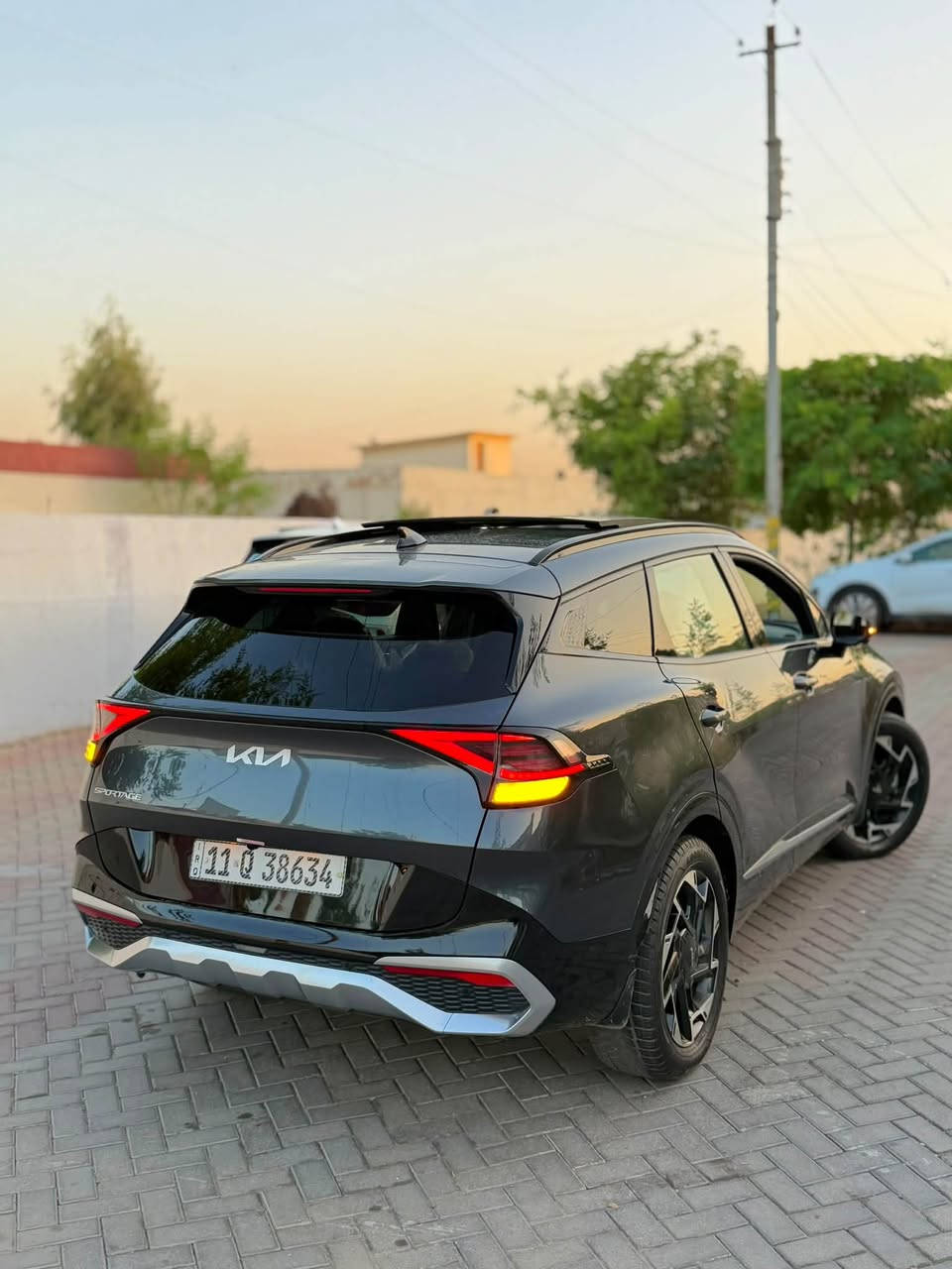 2023 kia sportage. (Vib) SX- داخل احمر❤️prestige
اعلى فئه برستيج جديده 

وارد امريكي طخه فقط بلباب وهلال الجاملغ

مواصفاتها :

1. محرك 2500

2. كير 8 نمر 

3. بانوراما

5 كامرات محطيه

1. بصمة : تشغيل - ابواب - صندوك

2. صندوك كهرباء

كشنات تدفئه و تبريد

1. شاشة كبيرة على طول الدشبول دجتل كامل

2. كيجات الكترونية متغيرة حسب الوضعيات

3. انظمة القيادة : سبورت - سمارت - نورمال

4. كشنات داخل احمر المرغوب

5. كراسي كهرباء فول تحكم مع كشن ميموري

6. اضواء ترحيب عند الاقتراب مع ترحيب داخلي عند الصعود او المغادرة

7. شحن وايرليس

8. منافذ تايب سي عدد 3 مع 2 في الكشنات ومنفذ يو اس بي ومنفذ جداحة

9. هاند بريك بصمة

10. اوتو هولد

11. كاميرات عدد 5زاوية 360 مع كاميرات بالاشارات الجانبية مع وضعيات مختلفة للكاميرات

12. فول رادارات امامية وخلفية وجانبية

13. تحديد مسار ذكي

14. قيادة أليه ذكية

15. نقطة عمياء

16. كروز سرعة

17. تبريد وتدفئة كشنات مع تدفئة ستيرن

18. سستم صوت هارمان كاردون

19. خزن كشن سائق ميموري وضعيتان

27 وضعيه تغير صوت المحرك

1. اشاير بالمري

2. تشغيل عن بعد

3. شاشة لمس متغيرة لتحكم الميديا او لتبريد

4. ستيرن فول تحكمات

السياره فول ١/١

للبيع فقط بدوون مراوس السعر 198
***********
