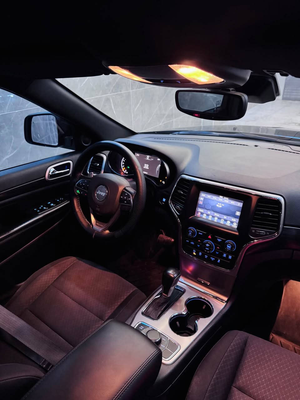 Jeep grand cherokee      2019       4+4

جێپ گراند چیرۆکی 
کلین تایتل 
  80 هەزار مایل ڕۆشتووە
گێڕ و مەکینە نەکراوەتەوە 
کارەباییات و حەماوە بەشەرت 
تەبرید مەزبوت سارد و گەرم بەشەرت
تەبرید مەرکەزی 
لایت لید 
بەسمە 
شاشە 
گێچ ئلیکترۆنی 
تەحویل و غرامە بەشەرت 
نرخ : 205 $ 💵
شوێن : سلێمانی 
ژم: *********** السليمانية, العراق
