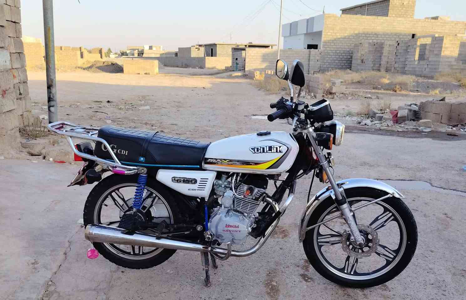 دراجه سؤلنگ سيفان2020  💯✅للبيع 
2.محرك  مفتوح ولفات فقط  كير شرط......... 💯
3.كهربائيات اشاير كله شغاله   ..... 💯
4.نشاط فول ☠️.......... 
5.ومعدل فول  🔥........... ✈️
6...........كامل فول 💯
7صالنصه   فولل.......... 💯
8.شغاله كامل........... 💯
9 دراجه نضيفه وحلوه..... ✅
السعر 450  وبي مجال......... ♻️
مكاني قضاء العلم ( ***********) وبي واتساب هم
