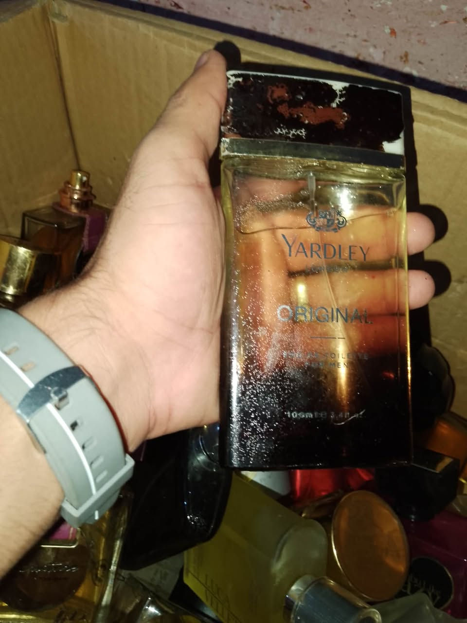 عطور باله اصلي
ابيع شلع ما ابيع مفرد بيهن 50قطعه منهن عطور قويه ومرتبه 
السعر 125 الف 
يوجد توصيل 🚚 
لكافه محافظات العراق 
***********بي وات
علق اطبلك خاص
