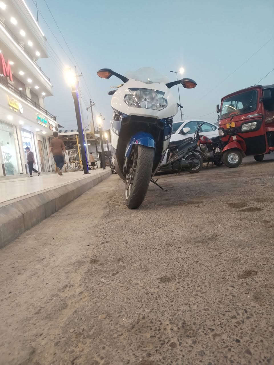 سلام عليكم بطح BMW فول مواصفات واحد علا واحد كفاله عامه محرك K١٢٠٠s نكره سويج وين مايعجبك جديده علا وضع الشركه بس وصل مامدفوع كمرك سعر ٢٥ ورقه قفل بيع مستعجل الله شاهد مكان ميسان اليريدها يتصل ***********
