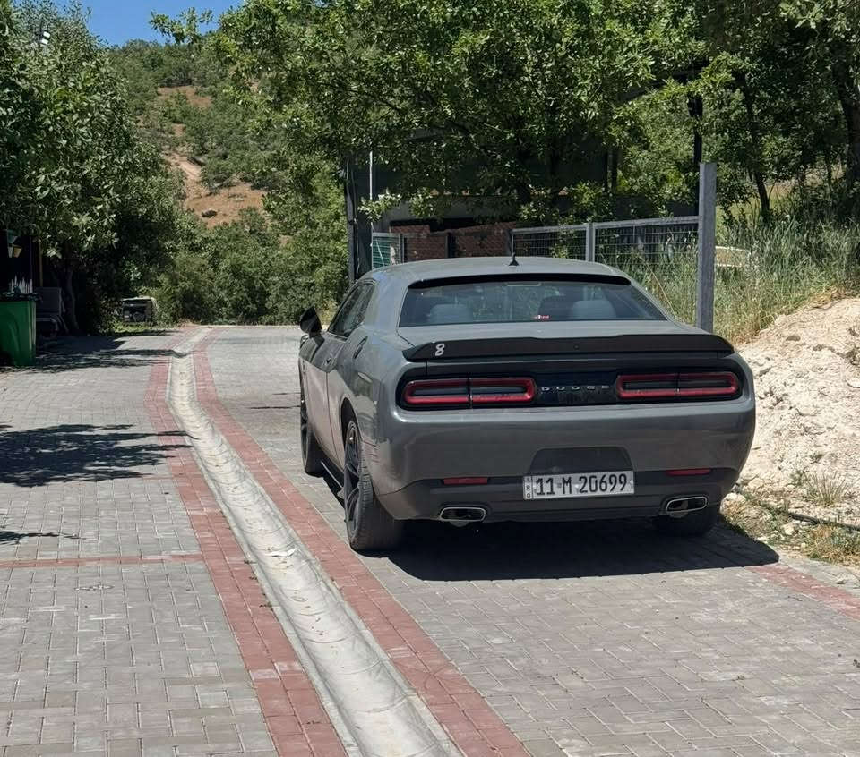 جالنجر سمنتي موديل 18 sxt  ماشيه 57  حادثهة جاملغ خلفي جهة السايق . للتواصل***********
