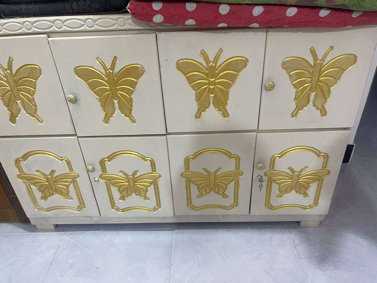 ميز الطعام 75وبيه مجال حك الجيه البوفيه 140 وزاويت الكنتور 150 وبيه مجال مستعجل والله  ***********
