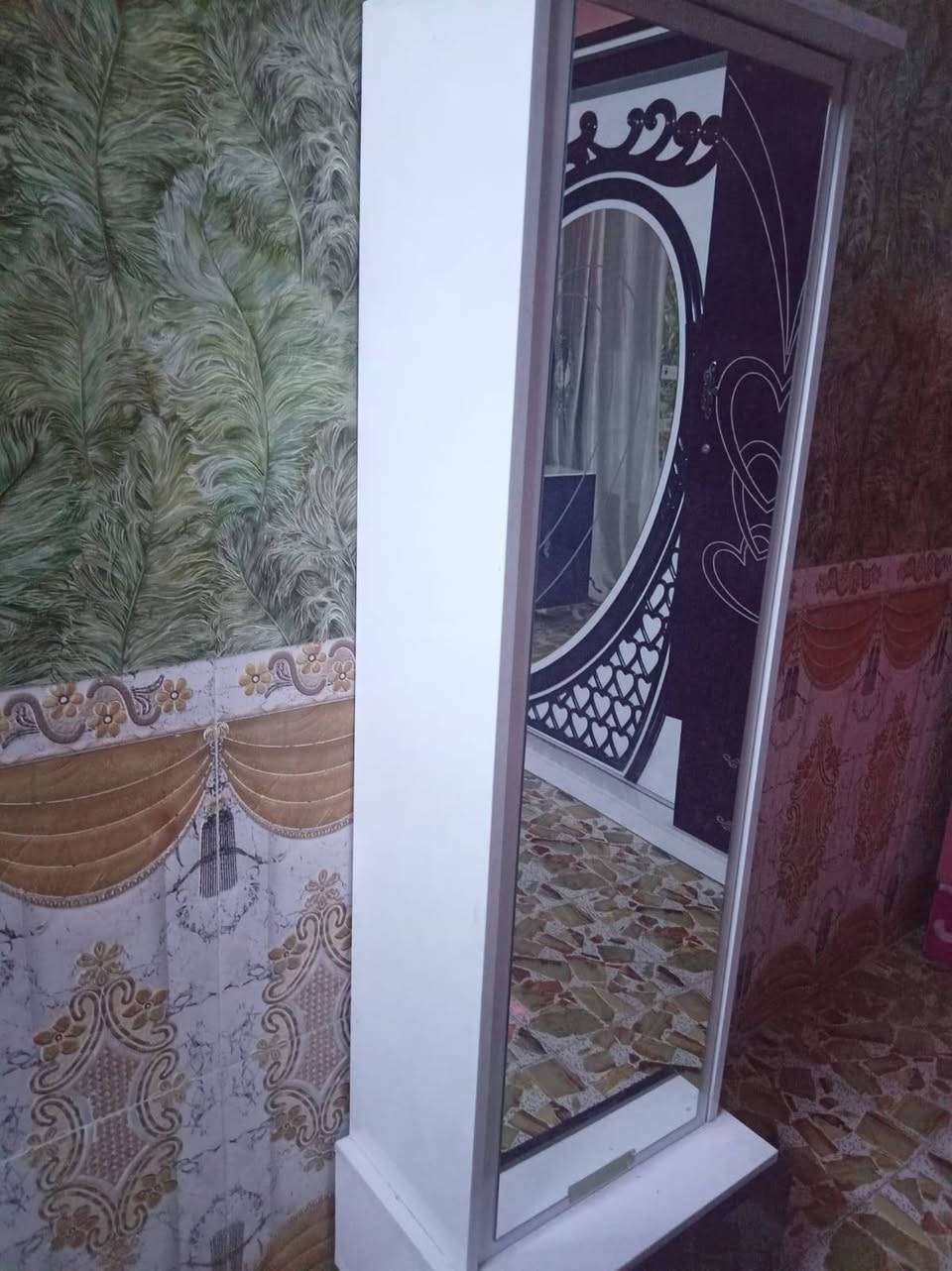غرفة اخشاب للبيع ٧ قطع للإستفسار ***********
بيه ضرر بسيط جدا
السعر ٦٠٠ الف
