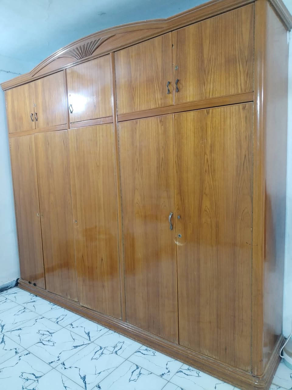 متاح كناتير واحد ابو ٣ بيبان
وثاني ٥بيبات هاذه رقمي ***********
