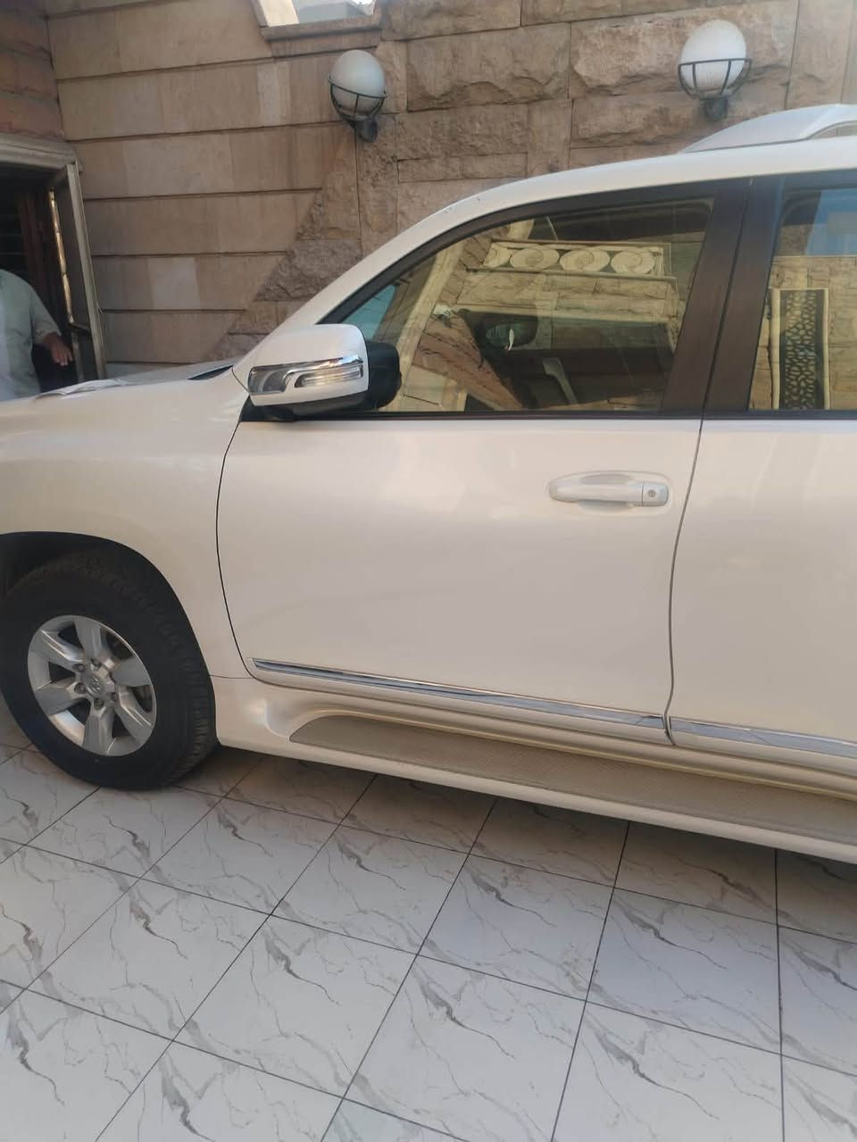 سلام عليكم
برادو موديل ٢٠١٥ ساز رقم بغداد
٦سلندر نظيفة جدا ماشية ٧٧ 
تخم تاير بارحه شاده  تفاصيل بالصور
للاستفسار 
***********
