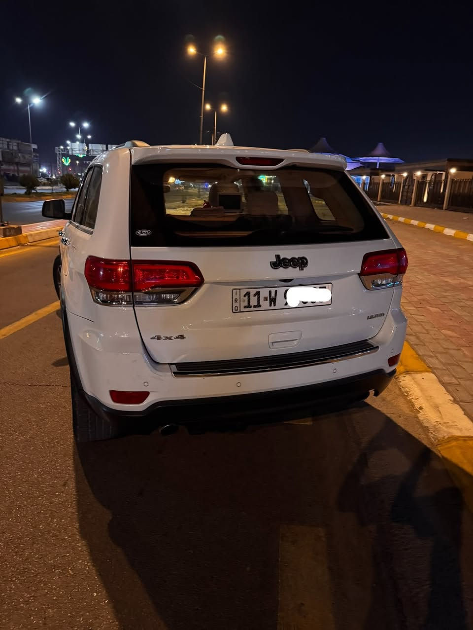 🚘 للبيع بيعها مستعجل جيب جراند شيروكي ليمتد بلاس
✨ المواصفات:
• محرك 3600 V6
• 4×4 دفع رباعي
• 5 راكب
• شاشات خلفية 🎬
• بانوراما
• خليجي 🇦🇪
• لون أبيض ثلجي 🤍
• فئة Limited Plus
• السيارة بيها ضربات موضحة بالصور
… رقم مبايل ***********
📍 المكان: كربلاء

سعر $270 وبيها مجال

اذا مو شراي لا تكسر بحلال الوادم اني ماخذها $350
