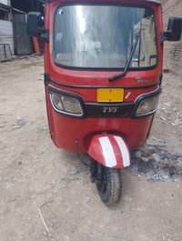 عندي تكتك البيع وشراي يخابرني على هاذا رقم 07828100847