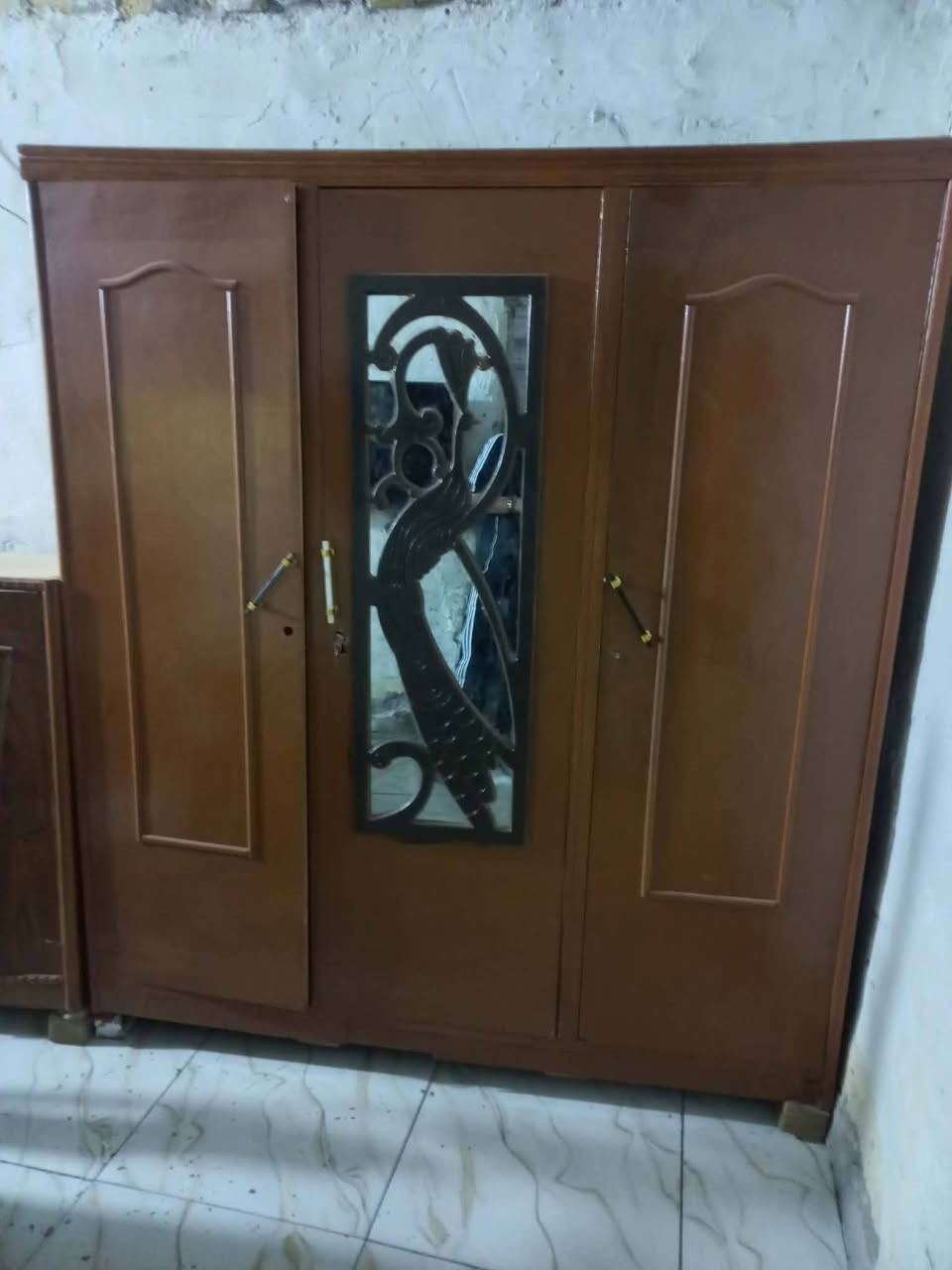 سلام عليكم بوفيه و كنتور للبيع نضافهةة ٨٠/من ١٠٠ الشراي يتصل مامتواجد خاص ***********
